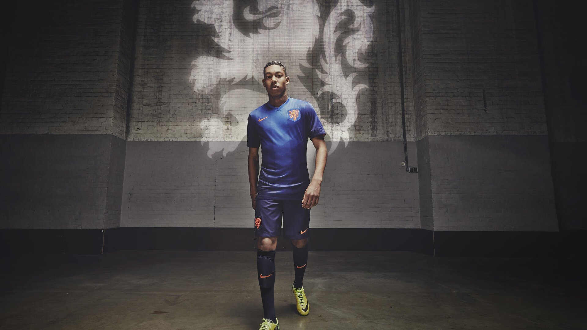 皮克连续得分拉开差距，加纳带走曼联，一场改变英超格局的经典战役